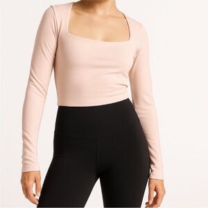 Beyond Yoga | Cream Pink
Heather Rib Frame Cropped
Pullover Top sz M